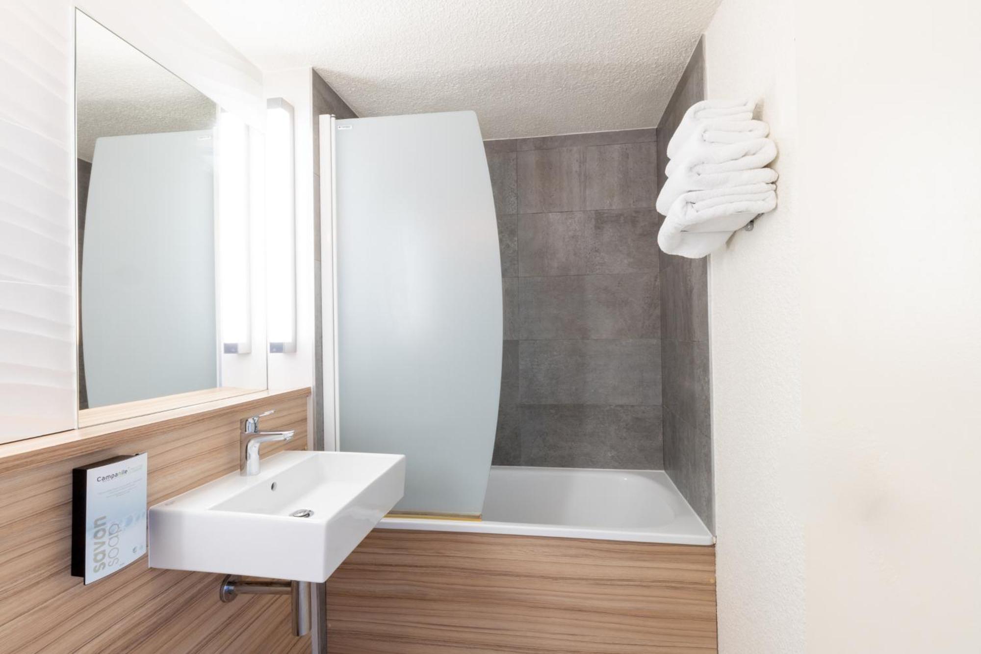 Hotel Campanile Sud - Bezannes 3*